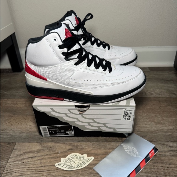 Jordan 2 Retro "White/Varsity Red/Black" Men's size 11 - Picture 3 of 13